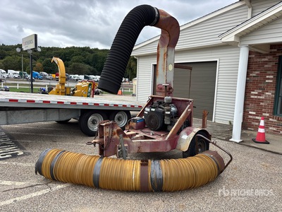 1996 Giant Vac 300L Leaf Vacuum