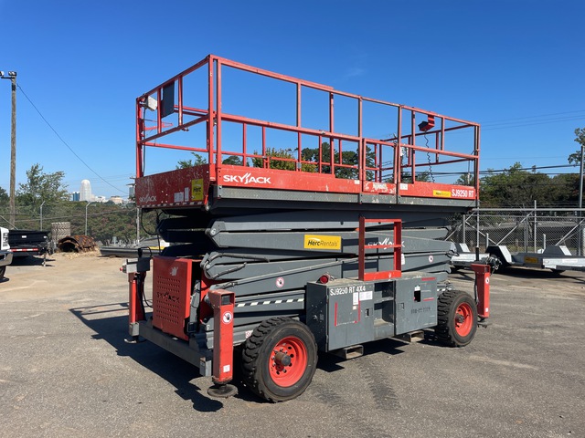 2016 Skyjack SJ9250 Dual Fuel 4x4 Scissor Lift 2016 Skyjack SJ9250 Dual Fuel 4x4 Scissor Lift