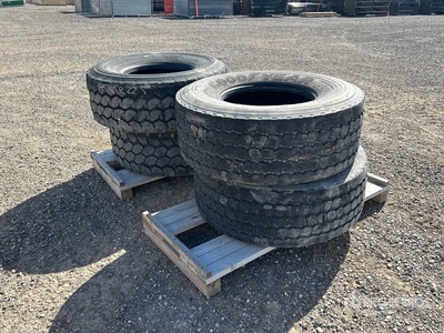 Quantity of (4) 445/65R22.5 を見 Tires