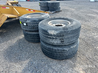 Quantity of (4) Goodyear 445/65R22.5 を見 Tires
