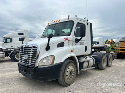 2013 Freightliner Cascadia 113 6x4 Cabeza Tractora Cabina Corta