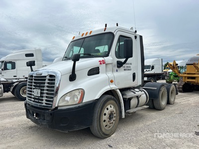 2013 Freightliner Cascadia 113 6x4 Day Cab Truck Tractor