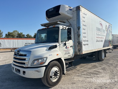 2013 Hino 268 4x2 冷蔵トラック