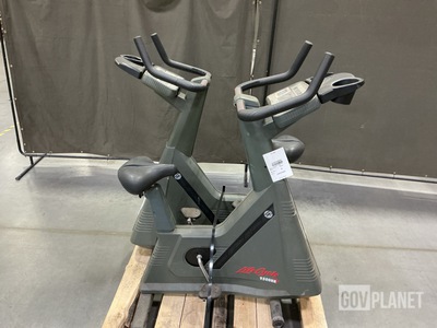 (2) Life Fitness Life Cycle 9500HR Exercise Bikes