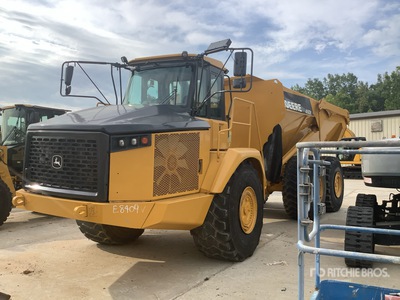 2013 John Deere 460E Kiepwagen met knikbesturing