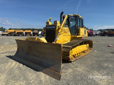 2012 Komatsu D65PX-17 جرافة مجنزرة