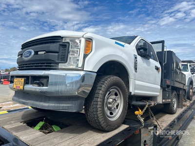 2017 Ford F-350 Flatbed Truck
