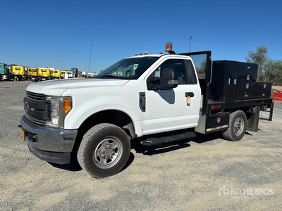 2017 Ford F-350 XL 4x4 Flatbed Truck