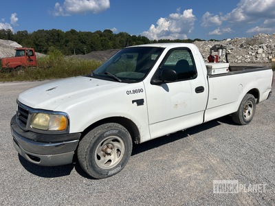 2002 Ford F-150 XL 4x2 Pickup