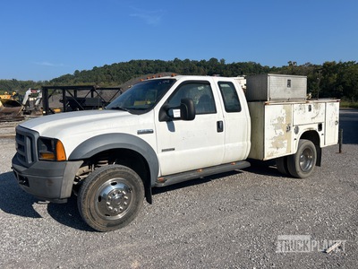 2007 Ford F-550 Super Duty XL 4x2 Extended Cab Service Truck