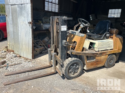 Toyota 02-2FDC25 5000 lb Cushion Tire Forklift
