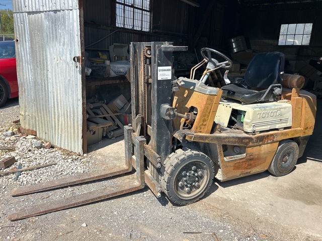 Toyota 02-2FDC25 5000 lb Cushion Tire Forklift Toyota 02-2FDC25 5000 lb Cushion Tire Forklift