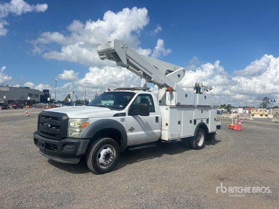 Versalift on 2015 Ford F-550 XL 4x2 高所作業車