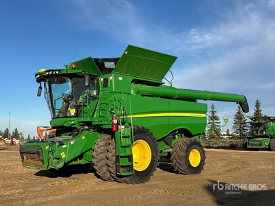 2017 John Deere S690 Combine Harvester