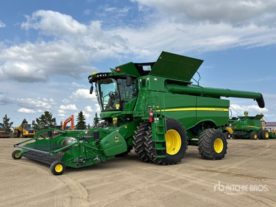 2017 John Deere S690 Combine Harvester