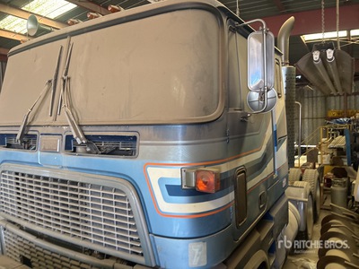 Ford CL-9000 6x4 Cabine avancée avec couchette tandem