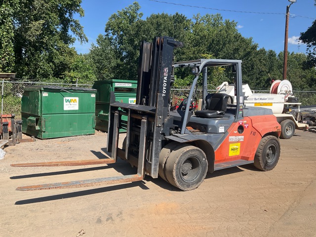 2018 Toyota 8FG70U 13200 lb Pneumatic Tire Forklift