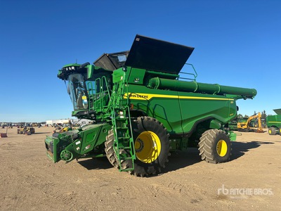 2022 John Deere X91000 Signature Edition Combine Harvester