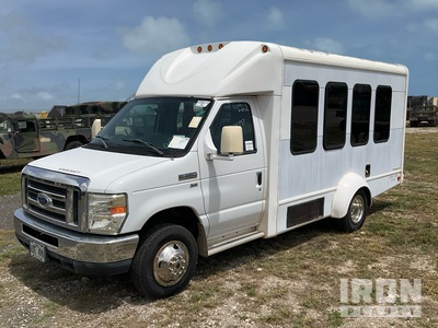 2013 Ford E-350 4x2 10-Seat Mini Bus