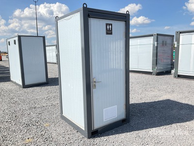 2026 WC-1 3 ft 8 in x 3 ft 11 in 1 Person Skid-Mounted Baño Portatil (Sin Usar) / Portable Toilet (Unused)