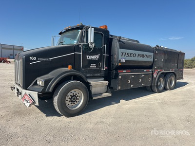 2005 Kenworth T800 2000 gal 6x4 Fuel and Lube Truck