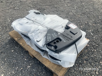 Quantity of (10) 45 Kg Front Counter Weights - To Fit Case 農業関連 - その他 (Unused)