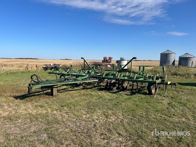 John Deere 1600 26 ft Cultivator