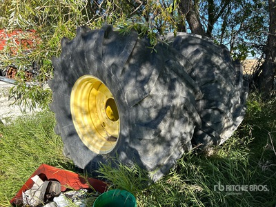 Quantity of (2) Michelin 900/60R32 Opony