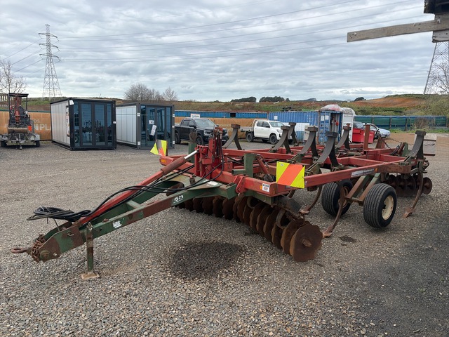 Brillion Land Commander II 4300 mm Semi-Mount Tandem Disc Brillion Land Commander II 4300 mm Semi-Mount Tandem Disc