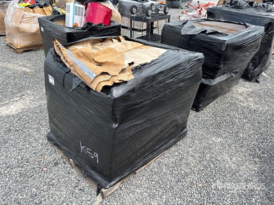 Quantity of (2) Pallets of Metal 棚