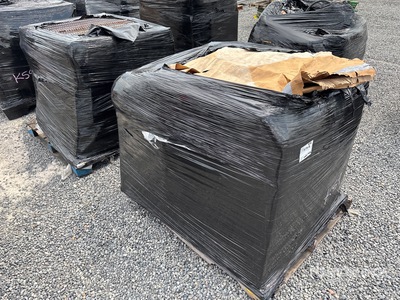 Quantity of (2) Pallets of Metal Shelves Divers - Magasin, entrepôt, consommateur