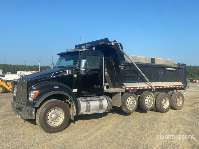 2021 Kenworth T880 10x4 Quad/A Dump Truck
