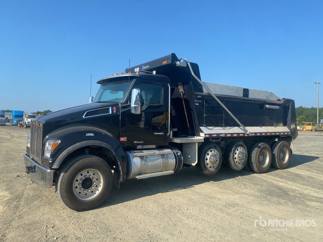 2021 Kenworth T880 10x4 Quad/A Dump Truck