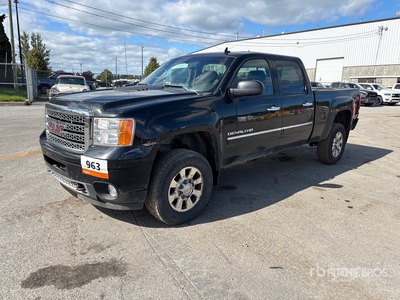 2012 GMC Sierra 2500HD Denali 4x4 Crew Cab Pickup