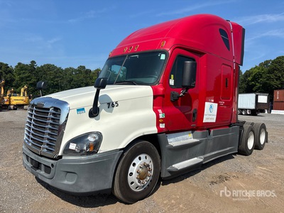 2015 Freightliner Cascadia 125 6x4 T/A Sleeper Truck Tractor