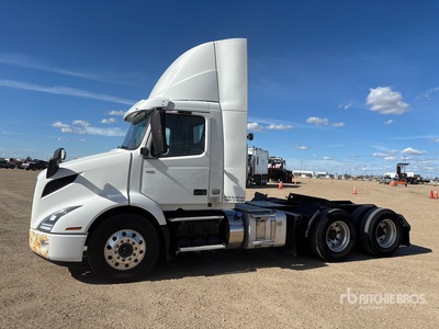 2019 Volvo VNR 6x4 Ciągnik siodłowy T/A z kabiną dzienną
