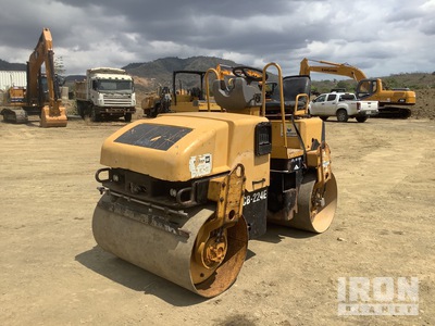 2005 Cat CB-224E Double Drum Roller