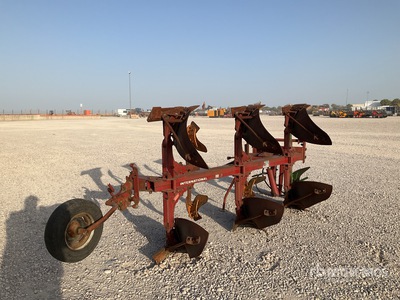 International 130 3 Bottom Pług łamany