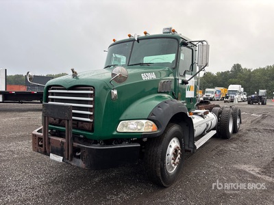 2009 Mack GU813 Granite 6x4 Ciągnik siodłowy T/A z kabiną dzienną