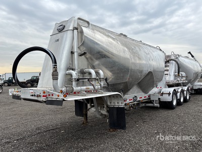 2014 MAC LTT 950 cft Super B-Train Lead Pneumatic Bulk Trailer
