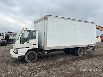 2007 GMC W5500 4x2 Van Truck