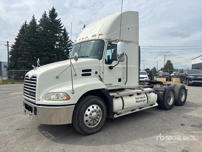 2015 Mack CXU633 CNG 6x4 Ciągnik siodłowy T/A z kabiną dzienną