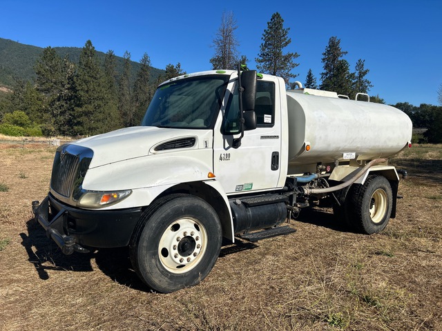 2008 International 4200 2000 gal 4x2 Water Truck