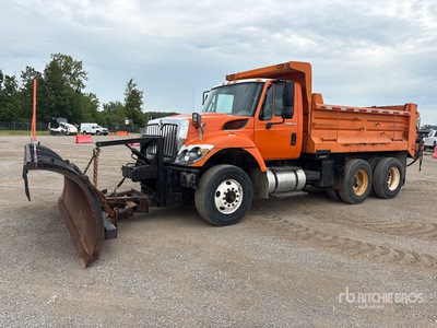 2013 International 7400 6x4 Camion chasse-neige
