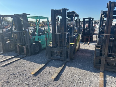 Clark S30L 5750 lb Pneumatic Tire Forklift
