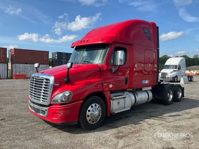2018 Freightliner Cascadia 125 6x4 Ciągnik siodłowy T/A z kabiną sypialną (Inoperable)