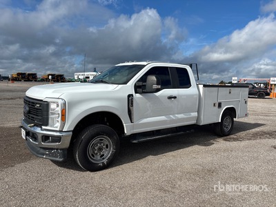 2023 Ford F-250 XL 4x4 Extended Cab Utility Truck
