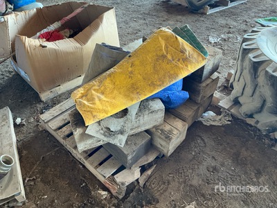 Quantity of Wooden Blocks and Tarps Varios, tienda, almacen, consumidor