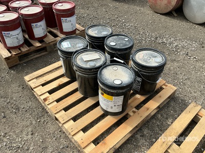 Quantity of Cat Transmission and Drivetrain Oil