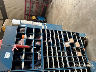 Quantity of Assorted Bolts/Assorted Lights Varios, tienda, almacen, consumidor